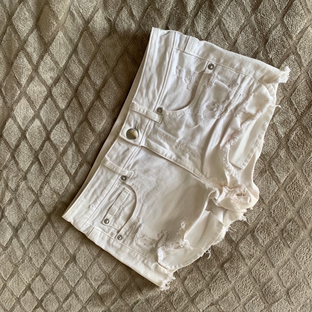 [AMERICAN EAGLE] size 6 white denim shorts 🏝